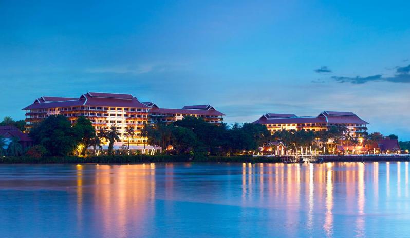 Anantara Riverside Bangkok Resort-Exterior Evening